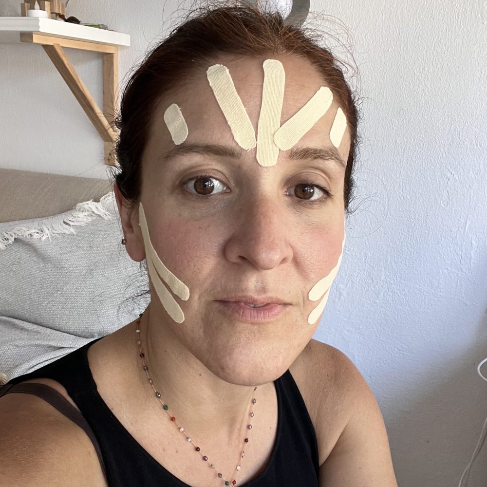 yoga facial en la manga